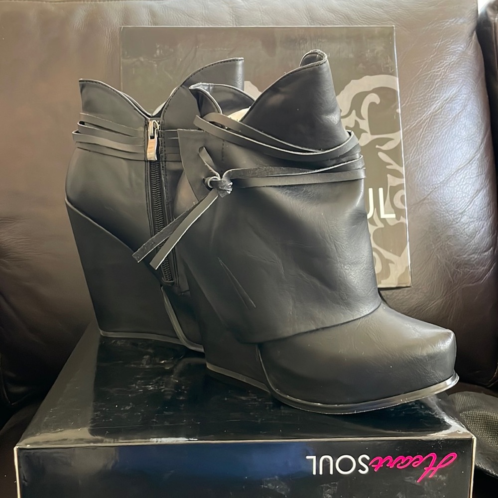 Heart Soul Black Ankle Booties - 7